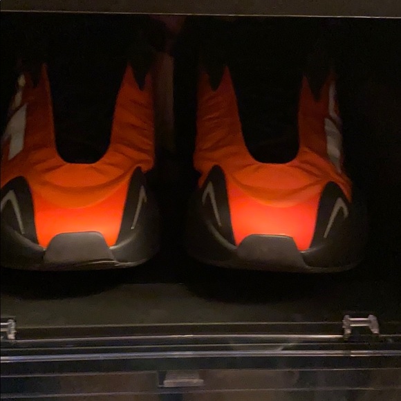 65 pairs of yeezys ( brand new ) - Picture 3 of 16